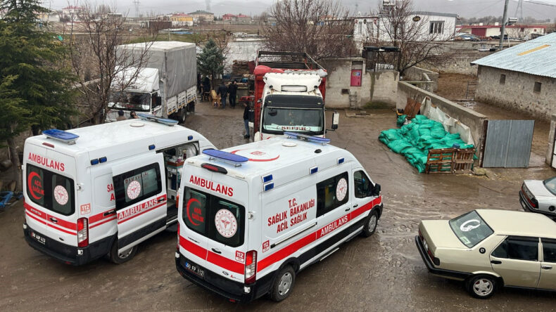 Bir Aile Hayatını Kaybetti: Anne, Baba ve Bebeği &Ouml;l&uuml; Bulundu