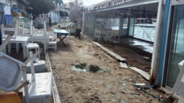 Bodrum&rsquo;da Dalgalar 6 Metreye Ulaştı, Sahil Savaş Alanına D&ouml;nd&uuml;