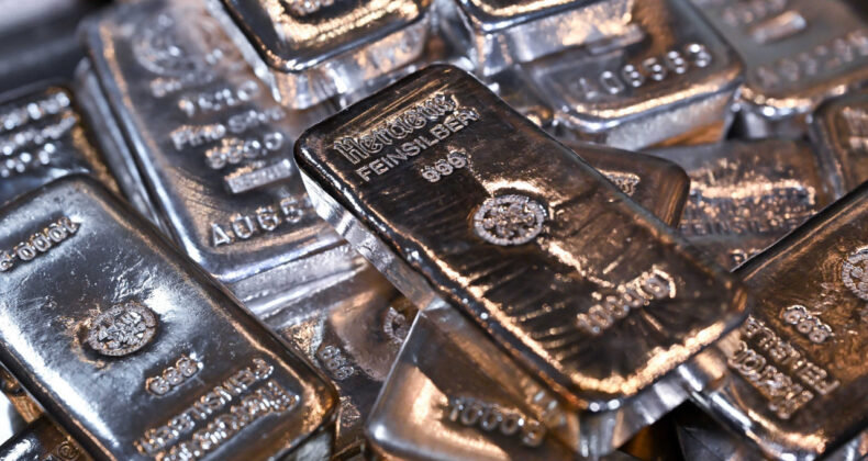 Borsa İstanbul'dan G&uuml;m&uuml;ş Uyarısı