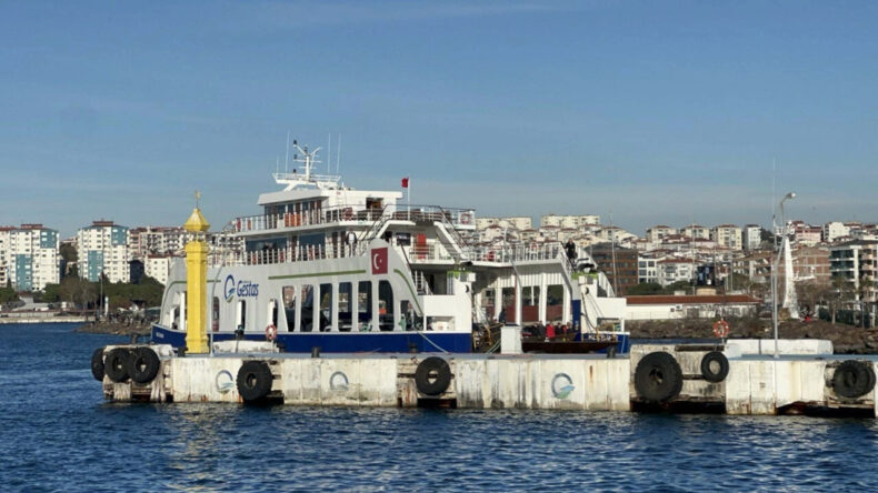 Bozcaada ve Gökçeada'da Feribot Seferlerinde Fırtına Nedeniyle İptal