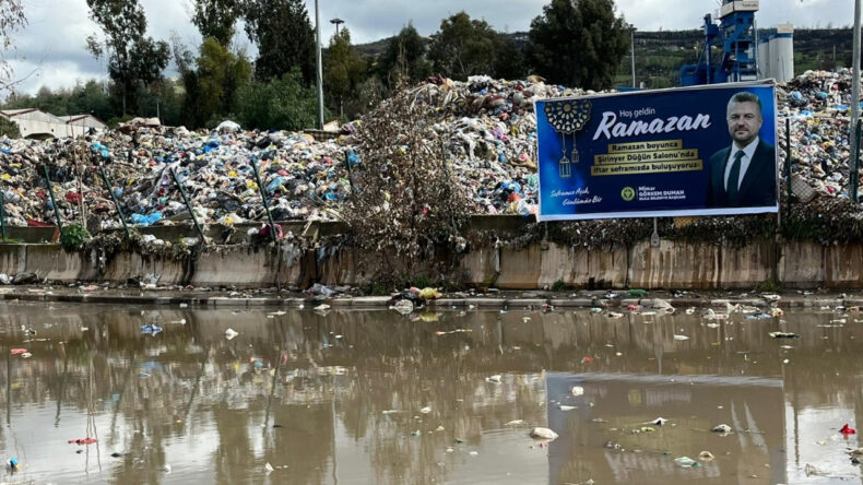 Buca'da Yağmur Sonrası &Ccedil;&ouml;p Sorunu Baş G&ouml;sterdi
