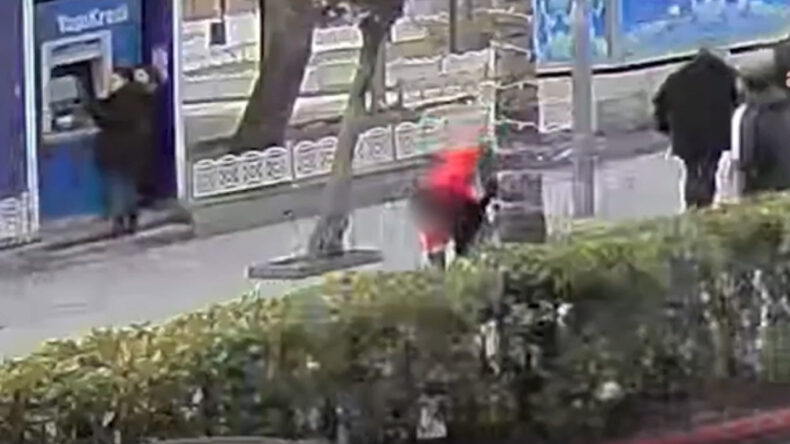 Bulduğu &Ccedil;antayı Teslim Etmeyen Belediye İş&ccedil;isi İşten &Ccedil;ıkarıldı