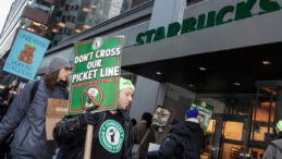 &Ccedil;alışanlardan &ccedil;ağrı: Starbucks uygulamasını silin