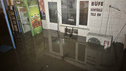 &Ccedil;anakkale'de Alarm! Kepez &Ccedil;ayı Taştı, İş Yerleri Sular Altında Kaldı