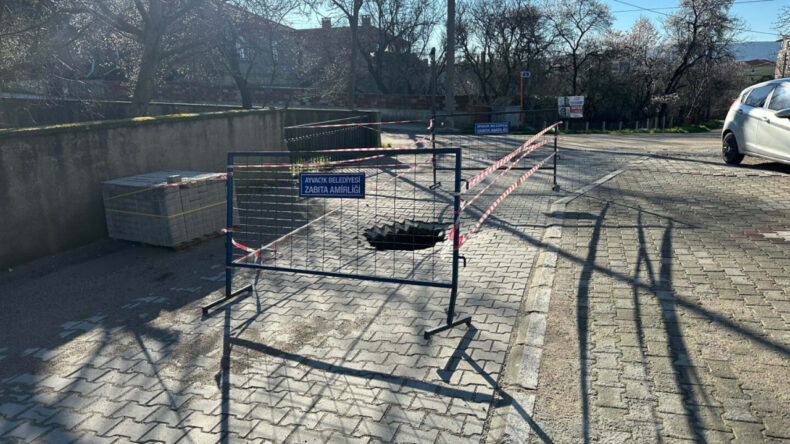 &Ccedil;anakkale'de Sağanak Yağış Yol &Ccedil;&ouml;kmesine Neden Oldu