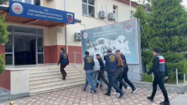 A&ccedil;g&ouml;zl&uuml;l&uuml;k Yakayı Ele Verdi