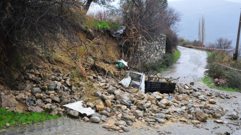 &Ccedil;&ouml;ken Duvarın Altında Hayatını Kaybetti
