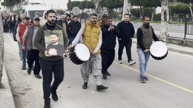 Cenazesi Davul-Zurnayla Uğurlandı