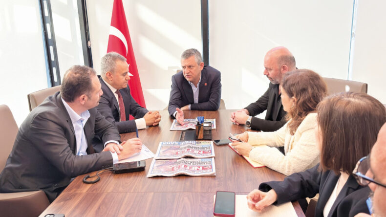 CHP Genel Başkanı &Ouml;zg&uuml;r &Ouml;zel ile Samimi Sohbet