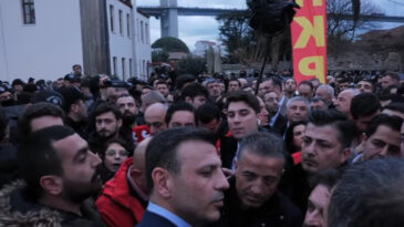 CHP Y&uuml;r&uuml;y&uuml;ş&uuml;ne Polis M&uuml;dahalesi