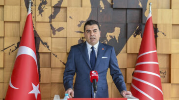 CHP&rsquo;li Emre: Enkazın altından y&uuml;kselen o sesi susturmayacağız