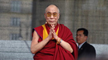 Dalai Lama&rsquo;ya Grammy &Ouml;d&uuml;l&uuml; verilmesi &Ccedil;in'i ayağa kaldırdı