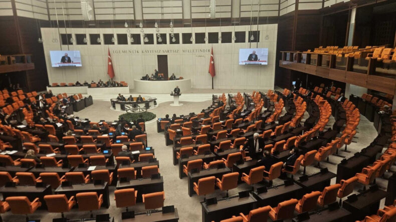 DEM Parti ile İYİ Parti Arasında 'Stat&uuml;' Tartışması