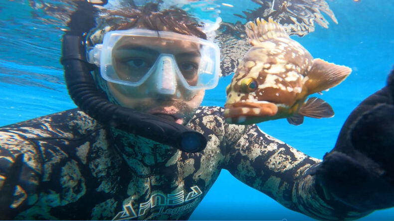 Denize Daldı, Büyü ile Karşılaştı