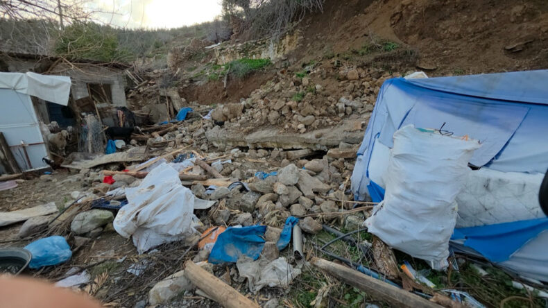 Depremden Kurtulan Duvar, Yağışa Dayanamadı: Ahır Çöktü, 8 Hayvan Hayatını Kaybetti