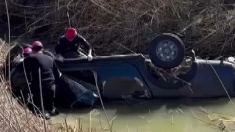 Dere Yatağına Devrilen Ara&ccedil;ta Hayatını Kaybetti