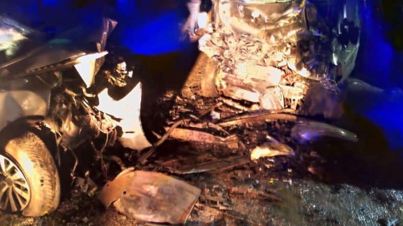 Diyarbakır'da İki Ara&ccedil; &Ccedil;arpıştı: 3 Kişi Hayatını Kaybetti, 3 Yaralı