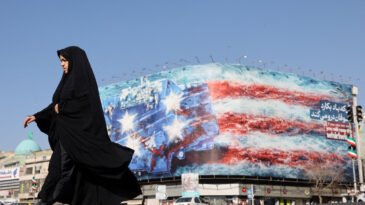 D&uuml;nya diken &uuml;st&uuml;nde: Art arda 'terk edin' uyarıları geldi