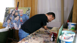 Ellerini değil azmini kullandı: Sevgililer G&uuml;n&uuml; &ouml;ncesi sipariş yağmuru