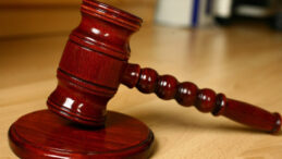 Emsal karar: Evden &ccedil;alışırken ayağını kıran kadına tazminat &ouml;denecek