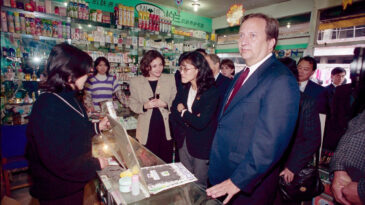 Epstein Belgeleri Eski Bakanın G&ouml;revine Son Verdi