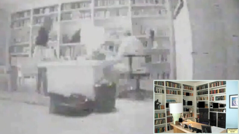 Epstein'in Gizli Arşivi Ortaya &Ccedil;ıktı: Mendil Kutularında Saklandı