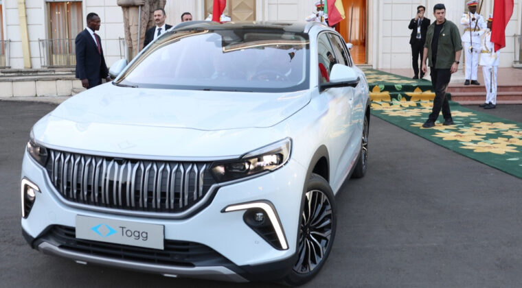 Erdoğan, Ahmed Ali&rsquo;ye Togg Aracını Hediye Etti