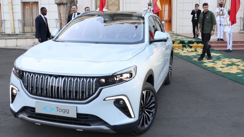 Erdoğan, Ahmed Ali&rsquo;ye Togg Aracını Hediye Etti