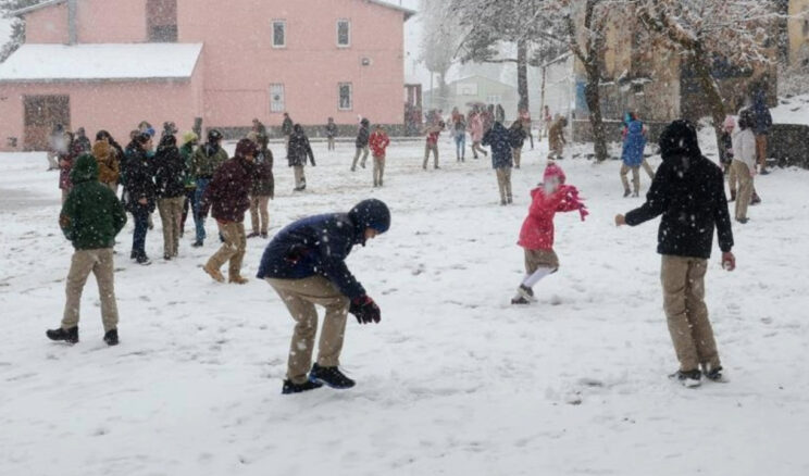 Erzurum&rsquo;da 3 il&ccedil;ede eğitime bir g&uuml;n ara verildi