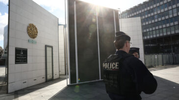 Eski Bakan Jack Lang'ın Ofisine Epstein Baskını