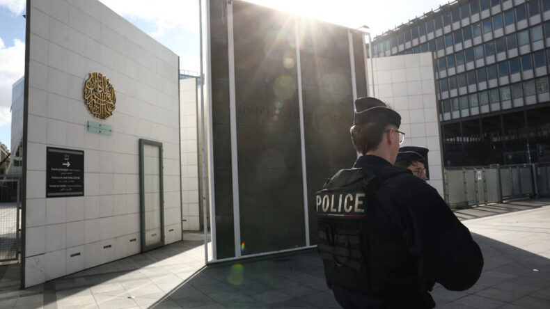 Eski Bakan Jack Lang'ın Ofisine Epstein Baskını