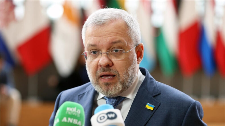 Eski Bakan Sınırda G&ouml;zaltına Alındı