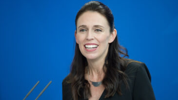 Eski Başbakan Ekonomik Kriz Nedeniyle Avustralya'ya Taşındı