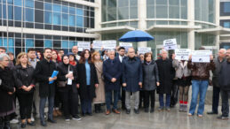 Eski Eşinin &Uuml;niversite Kamp&uuml;s&uuml;nde &Ouml;ld&uuml;rd&uuml;ğ&uuml; Meliha İ&ccedil;in Adliye &Ouml;n&uuml;nde A&ccedil;ıklama