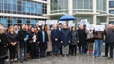 Eski Eşinin &Uuml;niversite Kamp&uuml;s&uuml;nde &Ouml;ld&uuml;rd&uuml;ğ&uuml; Meliha İ&ccedil;in Adliye &Ouml;n&uuml;nde A&ccedil;ıklama