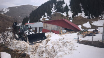 Eve &Ccedil;ığ D&uuml;şt&uuml;