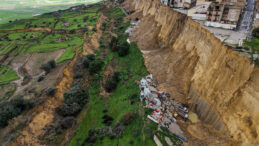 Evleri Yutan Toprak Kayması Panik ve Endişe Yarattı