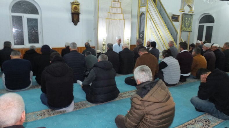 Ezan 3 dakikalık erken okundu, il&ccedil;ede karışıklık yaşandı! Oru&ccedil;lar etkilendi mi?