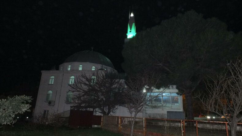 Ezan okundu, oru&ccedil;lar erken a&ccedil;ıldı: M&uuml;ft&uuml;l&uuml;ğ&uuml;n telefonu kilitlendi