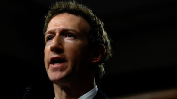 Facebook Kurucusu Vergiden Ka&ccedil;mak İ&ccedil;in Miami'ye Taşınıyor