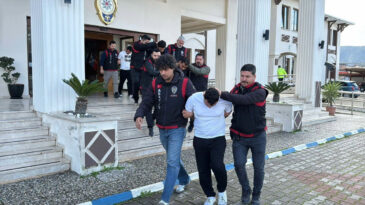 Fethiye&rsquo;de İki Villaya Uyuşturucu Baskını: 12 G&ouml;zaltı