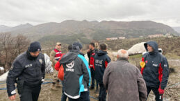 Fırtına &Ccedil;adırları Yıktı: 20 Kişi Tahliye Edildi