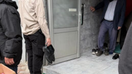 Fotoğraf &ccedil;ok tartışılmıştı: Kaymakam korumasını su&ccedil;ladı