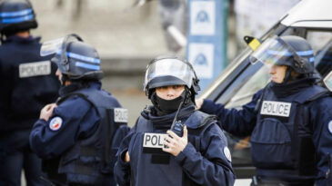 Fransa'yı Karıştıran &Ouml;l&uuml;m: Polis Solcu Gruplara Baskın D&uuml;zenledi