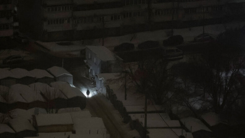 Gece Boyu Füze Yağdı, 300 Bin Kişi Elektriksiz Kaldı