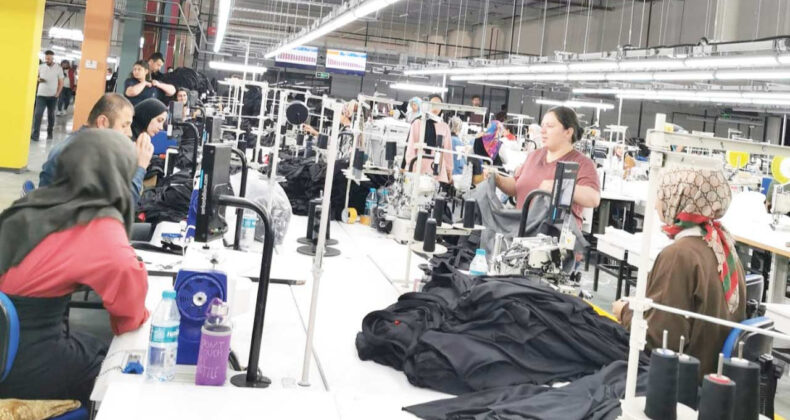 Geminin Yarısı Battı, Yarısı Su Alıyor