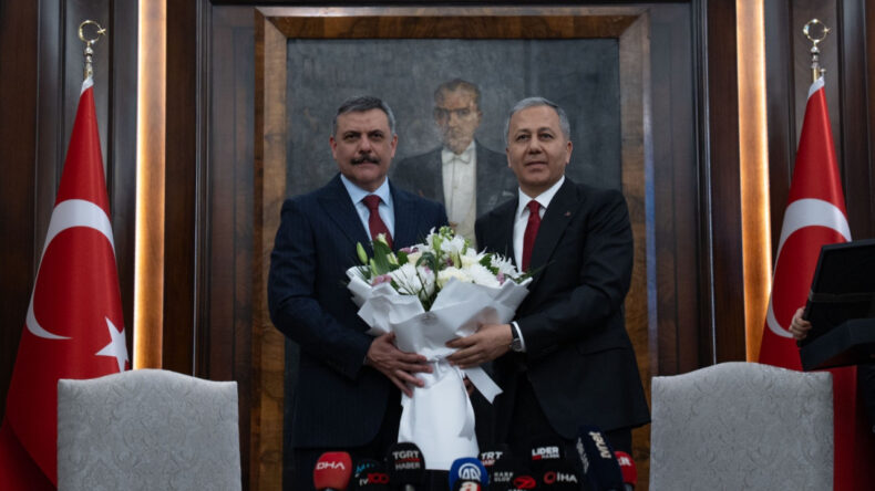 Gideni eleştirdi, gelene seslendi: İşe buradan başlayın