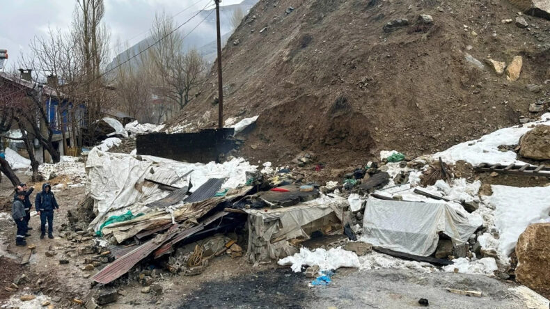 G&ouml;&ccedil;&uuml;kten kurtarılan &ccedil;ocuk hayatını kaybetti