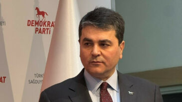 G&uuml;ltekin Uysal: Garibanın Sofrasında İftar Etmek Yerine Az Yiyin, &Ccedil;almayın