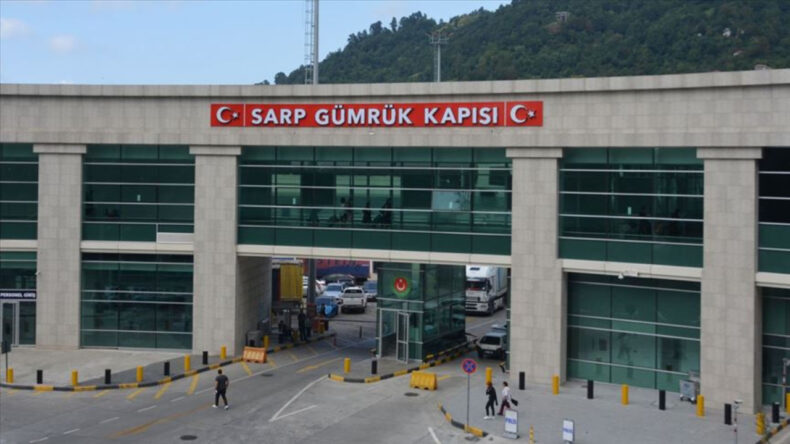 Gümrükte 600 Milyonluk Lüks Araç Operasyonu